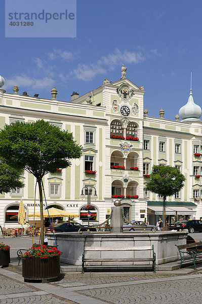 Rathaus mit Glockenspiel  Gmunden am Traunsee  Oberösterreich  Österreich  Europa
