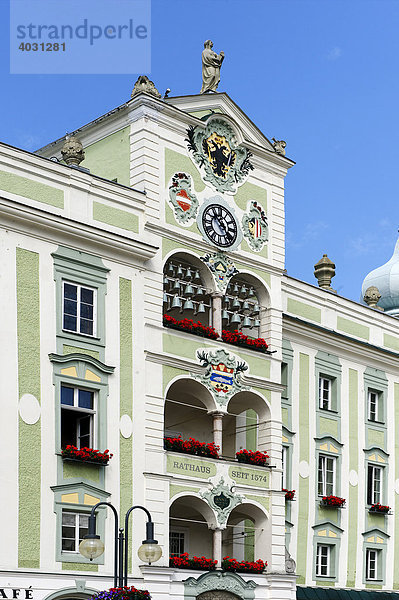 Rathaus mit Glockenspiel  Gmunden am Traunsee  Oberösterreich  Österreich  Europa