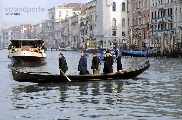 Gondelverkehr  Canale Grande  Venedig  Venetien  Italien  Europa