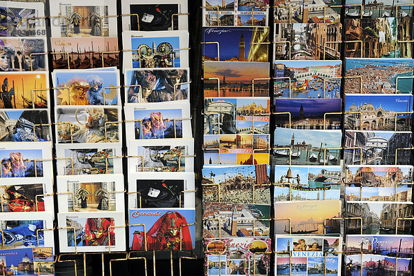 Ansichtkarten  Verkaufsstand am Markusplatz  Venedig  Venetien  Italien  Europa