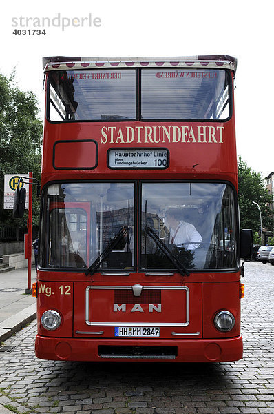 Bus für Stadtrundfahrten in Hamburg  Hansestadt Hamburg  Deutschland  Europa