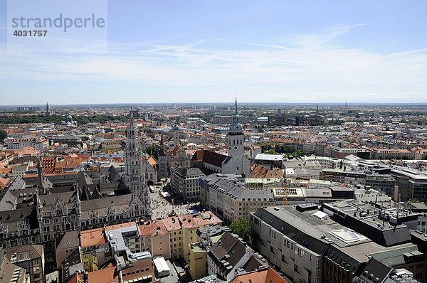 Aussicht vom Turm der Frauenkirche  in Richtung Rathaus  München  Bayern  Deutschland  Europa