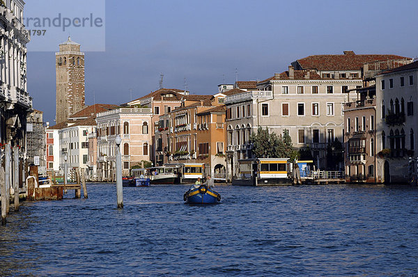 Häuserfront  Ansicht vom Canale Grande  bei S. Marcuola  Venedig  Venetien  Italien  Europa