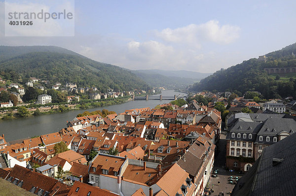 Blick auf den Neckar vom Turm der Heiliggeistkirche  Heidelberg  Baden-Württemberg  Deutschland  Europa