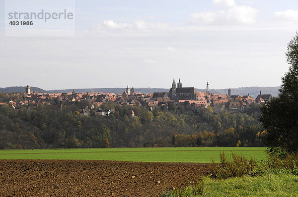 Stadt Teilansicht von Westen  aus Richtung Niederstetten  Rothenburg ob der Tauber  Bayern  Deutschland  Europa