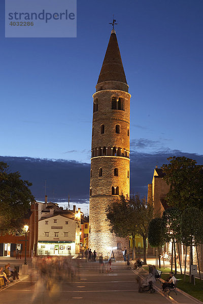 Caorle  Kirche  Altstadt bei Dämmerung  Obere Adria  Italien  Europa