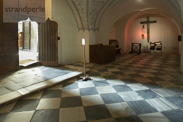 Pfarrkirche und ehemalige Stiftskirche Millstatt  Innenaufnahme  Kärnten  Österreich  Europa