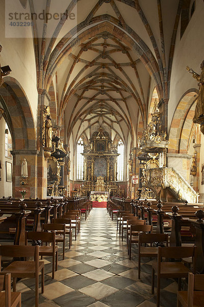 Pfarrkirche und ehemalige Stiftskirche Millstatt  Innenaufnahme  Kärnten  Österreich  Europa