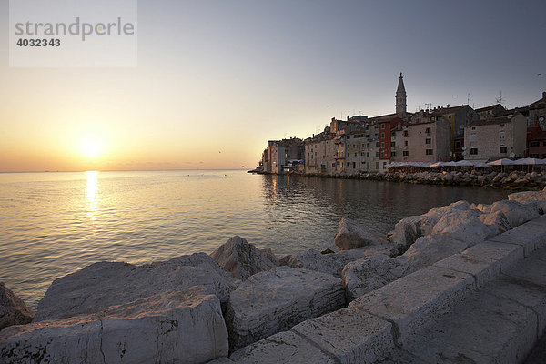 Rovinj bei Sonnenuntergang  Adria  Istrien  Kroatien  Europa