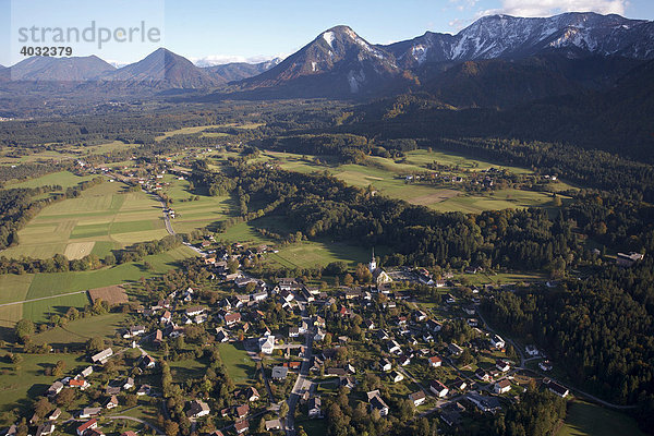 Maria Elend im Rosental  Blick auf Karawanken  Luftaufnahme  Kärnten  Österreich  Europa