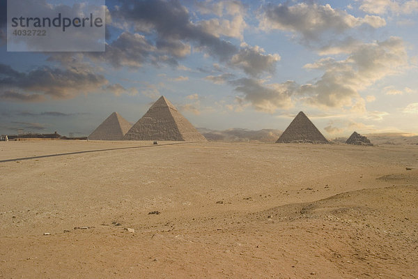 Pyramiden in Gizeh  Kairo  Ägypten  Afrika