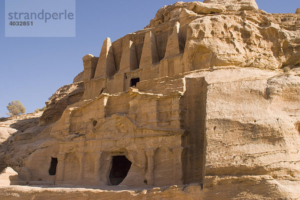 Obeliskengrab un Bab El Siq Triclinium  Petra  Jordanien  Südwest Asien