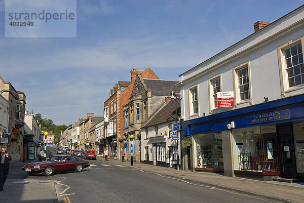 Häuserzeile  Straße  Innenstadt  Glastonbury  Mendip  Somerset  England  Großbritannien  Europa