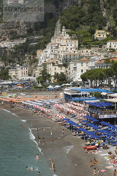 Amalfi mit Strand  Amalfiküste  Kampanien  Süditalien  Italien  Europa