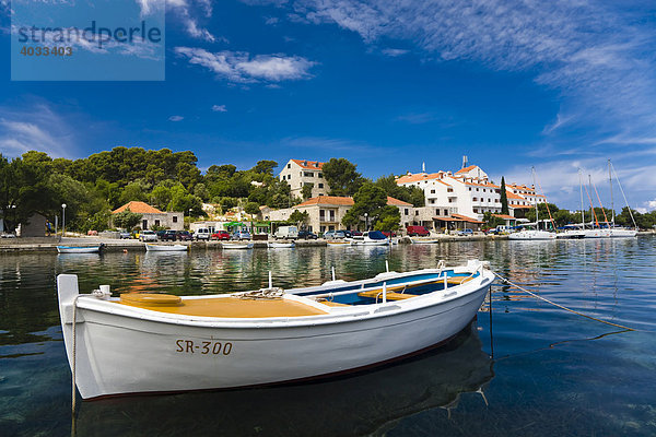 Boot vor Hafen von Pomena  Insel Mljet  Dubrovnik-Neretva  Dalmatien  Kroatien  Europa