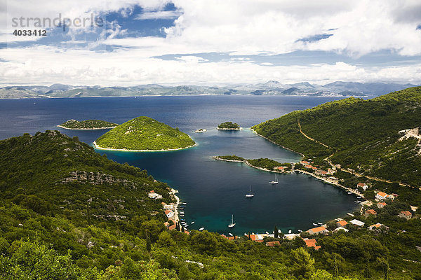 Hafen von Prozurska Luka mit Blick auf das kroatische Festland  Insel Mljet  Dubrovnik-Neretva  Dalmatien  Kroatien  Europa