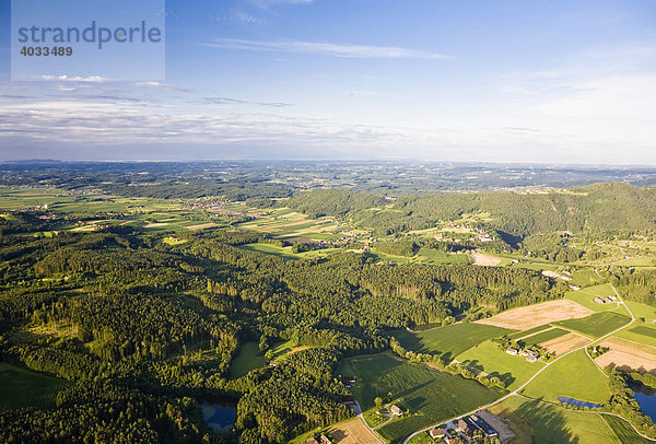 Luftaufnahme  Blick aus dem Heißluftballon bei Stubenberg am See  Hartberg  Steiermark  Österreich  Europa