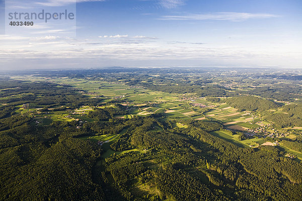 Luftaufnahme  Blick aus dem Heißluftballon bei Stubenberg am See  Hartberg  Steiermark  Österreich  Europa