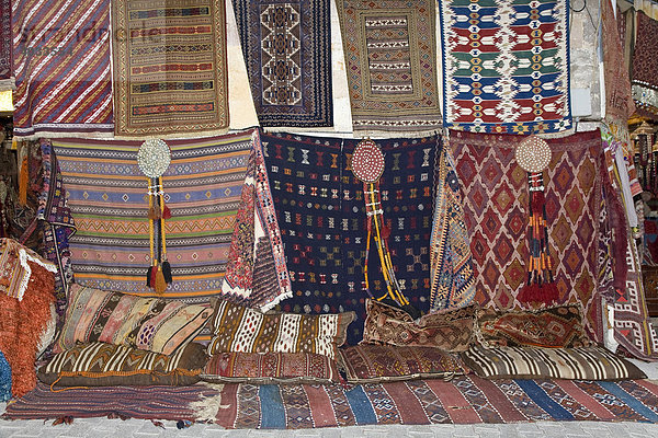 Teppichhandel in Göreme  Kappadokien  Zentralanatolien  Türkei  Asien