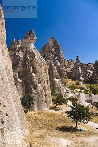 Felsenwohnungen von Uchisar  Kappadokien  Zentralanatolien  Türkei  Asien