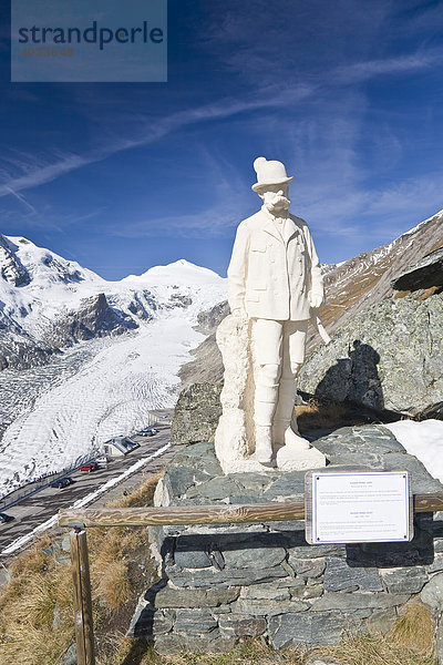 Kaiser Franz Josefs Statue vor der Pasterze  Gletscherzunge  und dem Johannisberg  Nationalpark Hohe Tauern  Kärnten  Österreich  Europa