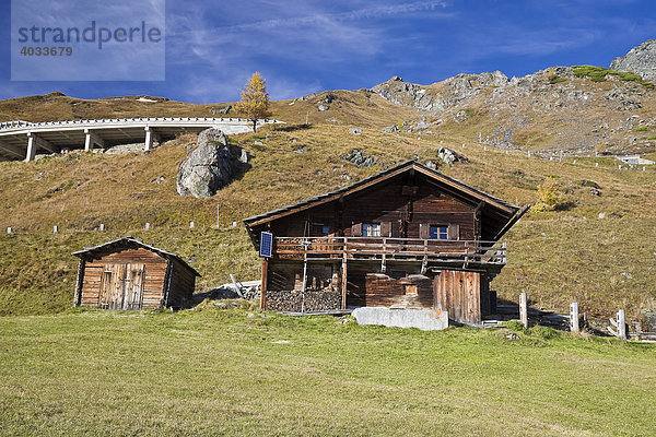 Alte Hütte an der Großglockner Hochalpenstraße  Nationalpark Hohe Tauern  Kärnten  Österreich  Europa