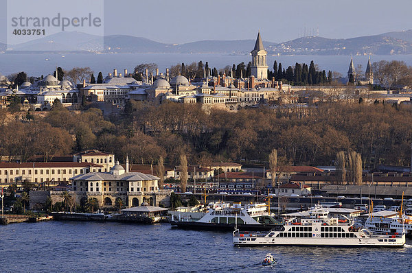 Blick auf den Topkapi-Palast  Istanbul  Türkei