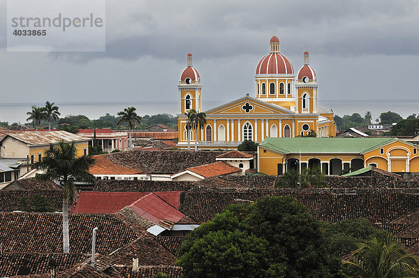 Blick auf die Kathedrale  Granada  Nicaragua  Zentralamerika