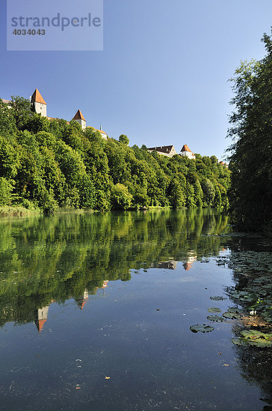 Blick vom Wöhrsee auf die Burg  Burghausen  Oberbayern  Bayern  Deutschland  Europa