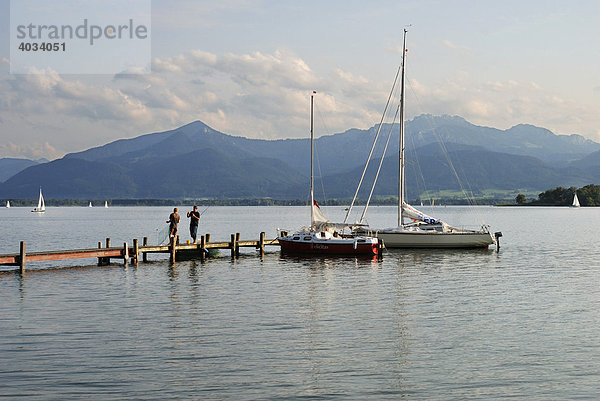 Anlegesteg mit Segelbooten  Fraueninsel im Chiemsee  Chiemgau  Oberbayern  Bayern  Deutschland  Europa