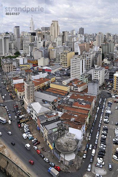 Blick auf den Stadtteil Bras und Hochhäuser im Zentrum von Sao Paulo  Brasilien  Südamerika