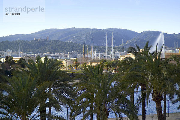 Palma de Mallorca  Parc del Mar mit Fontäne. Balearen  Spanien  Europa