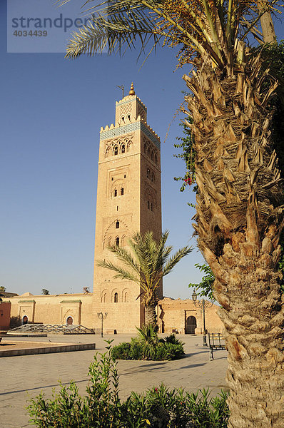 Minarett der Koutoubiya-Moschee von 1158  einziges fertiggestelltes Minarett der Almohaden-Zeit  Marrakesch  Marokko  Afrika