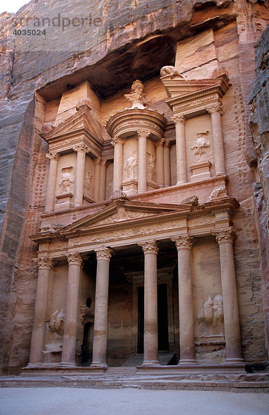 Fassade des Schatzhauses Khazne Faraun  Petra  Jordanien  Naher Osten  Orient