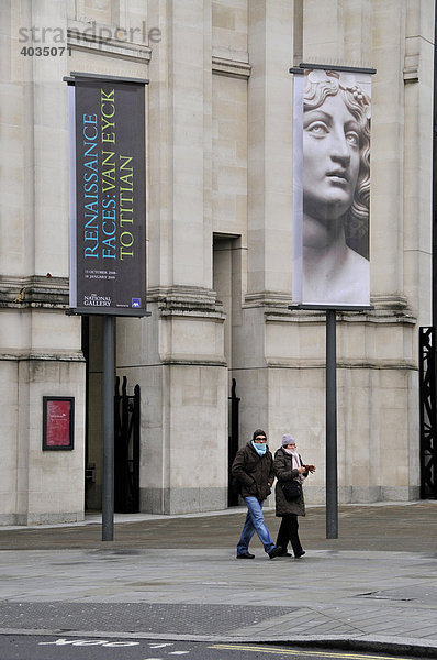 Touristen vor der National Gallery  London  England  Großbritannien  Europa