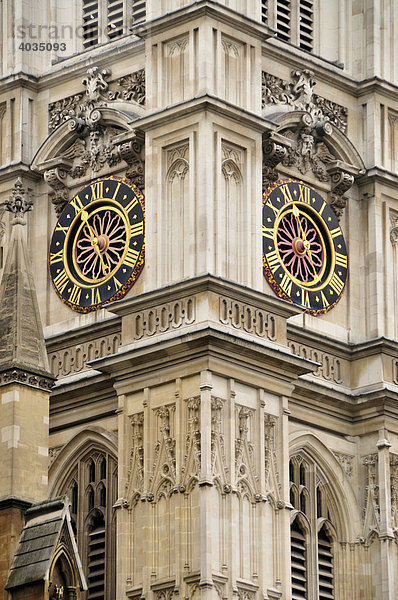 Uhr am Turm von Westminster Abbey  Krönungskirche und Begräbnisstätte der englischen Könige  London  England  Großbritannien  Europa
