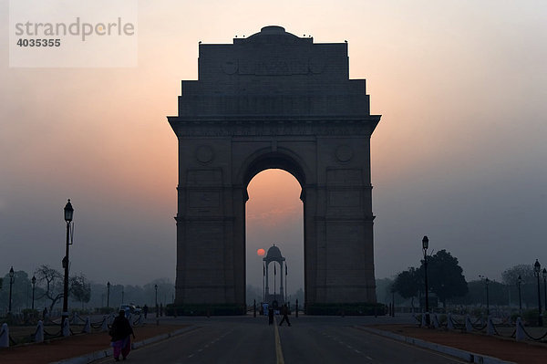 Amar Jawan Jyoti  India Gate bei Sonnenaufgang  Delhi  Indien  Südasien