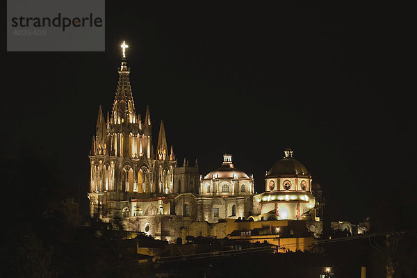 Kirche La Concepcion bei Nacht  historische Stadt San Miguel de Allende  Provinz Guanajuato  Mexiko