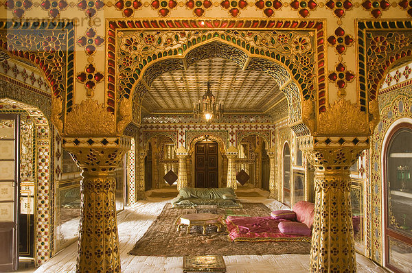 Jaipur  Stadtpalast  Museum Sawai Man Singh II im Chandra Mahal  Rajasthan  Indien  Südasien