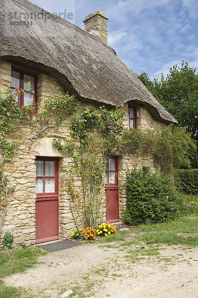 Strohgedecktes Haus  Dorf Kerhinet  Regionaler Naturpark BriËre oder Grande BriËre  Pays de Loire  Frankreich  Europa