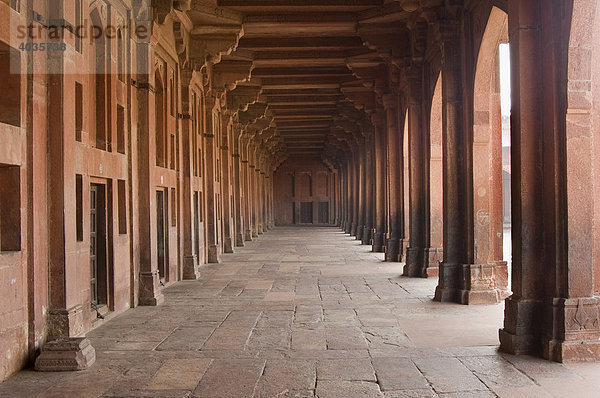 Jama Masjid Moschee  Gebetshalle  Fatehpur Sikri  Welterbe der UNESCO  Uttar Pradesh  Indien  Südasien