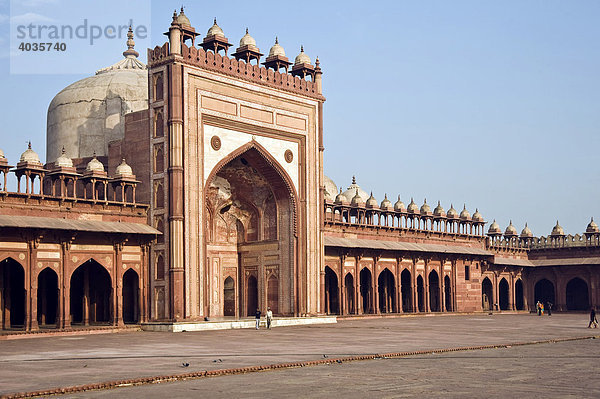 Jama Masjid Moschee  Innenhof  Fatehpur Sikri  Welterbe der UNESCO  Uttar Pradesh  Indien  Südasien
