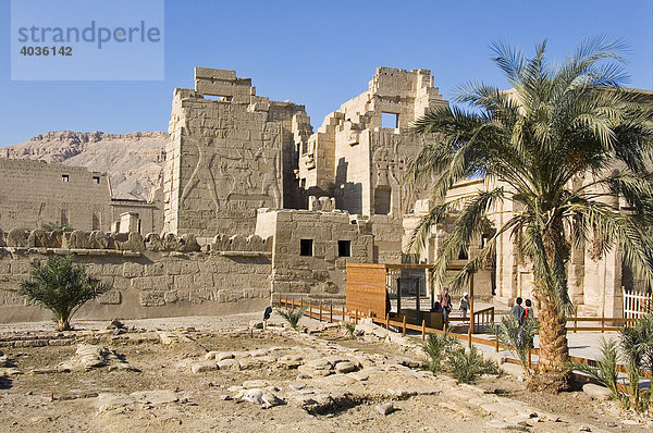 Medinet Habu  der Totentempel von Ramses III.  Theben West  Luxor  Ägypten  Afrika