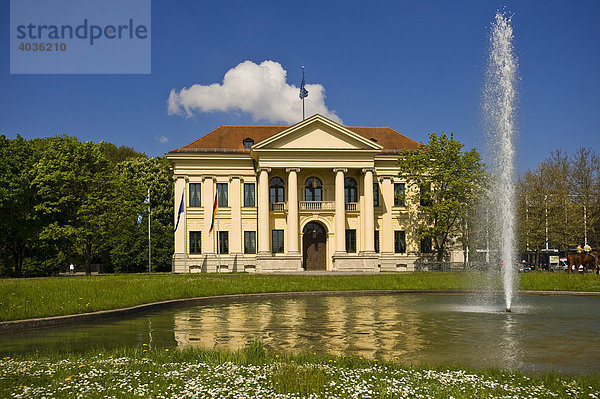 Prinz Karl Palais mit Springbrunnen  München  Oberbayern  Bayern  Deutschland  Europa