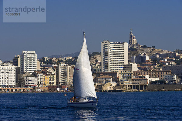 Segelboot  Hafen  Marseille  Provence Cote d'Azur  Frankreich  Europa