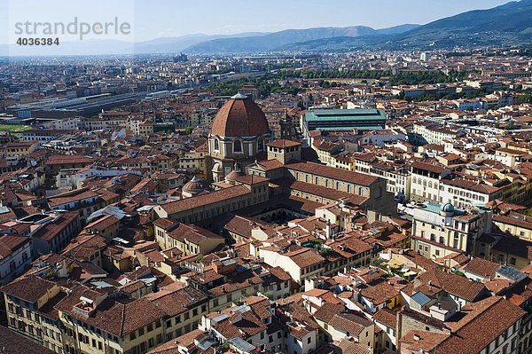 Capelle Medici und Basilika San Lorenzo vom Campanile  Florenz  Firenze  Toskana  Italien  Europa