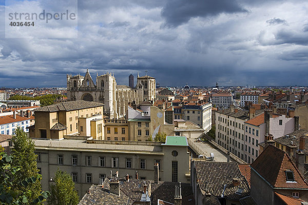 Stadtansicht und Cathedral Saint Jean  Lyon  Frankreich  Europa