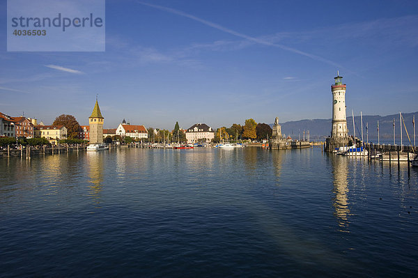 Leuchtturm  Hafen  Lindau am Bodensee  Bayern  Deutschland  Europa