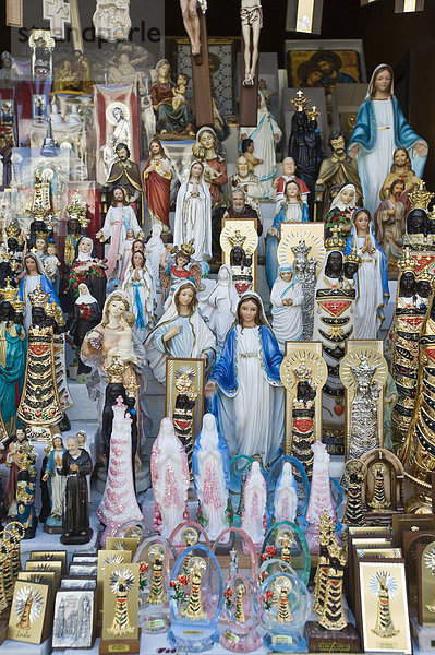 Marienfiguren  Andenkenstand  Santuario della Casa  Loreto  Marken  Marche  Italien  Europa
