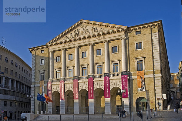 Teatro della Muse  Piazza Repubblica  Ancona  Marken  Marche  Italien  Europa